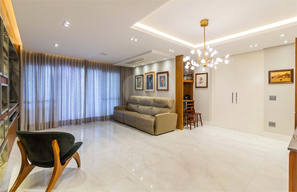Apartamento à venda com 3 suítes em Vila Gumercindo, São Paulo, SP