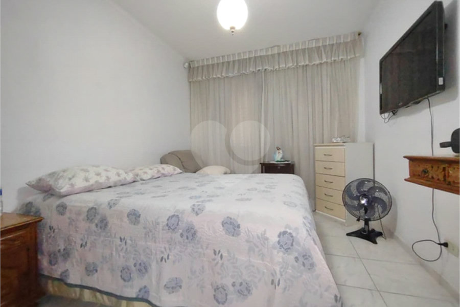 Casa à venda com 3 quartos, sendo 1 suíte, no condomínio Vila Paiva, São Paulo - SP