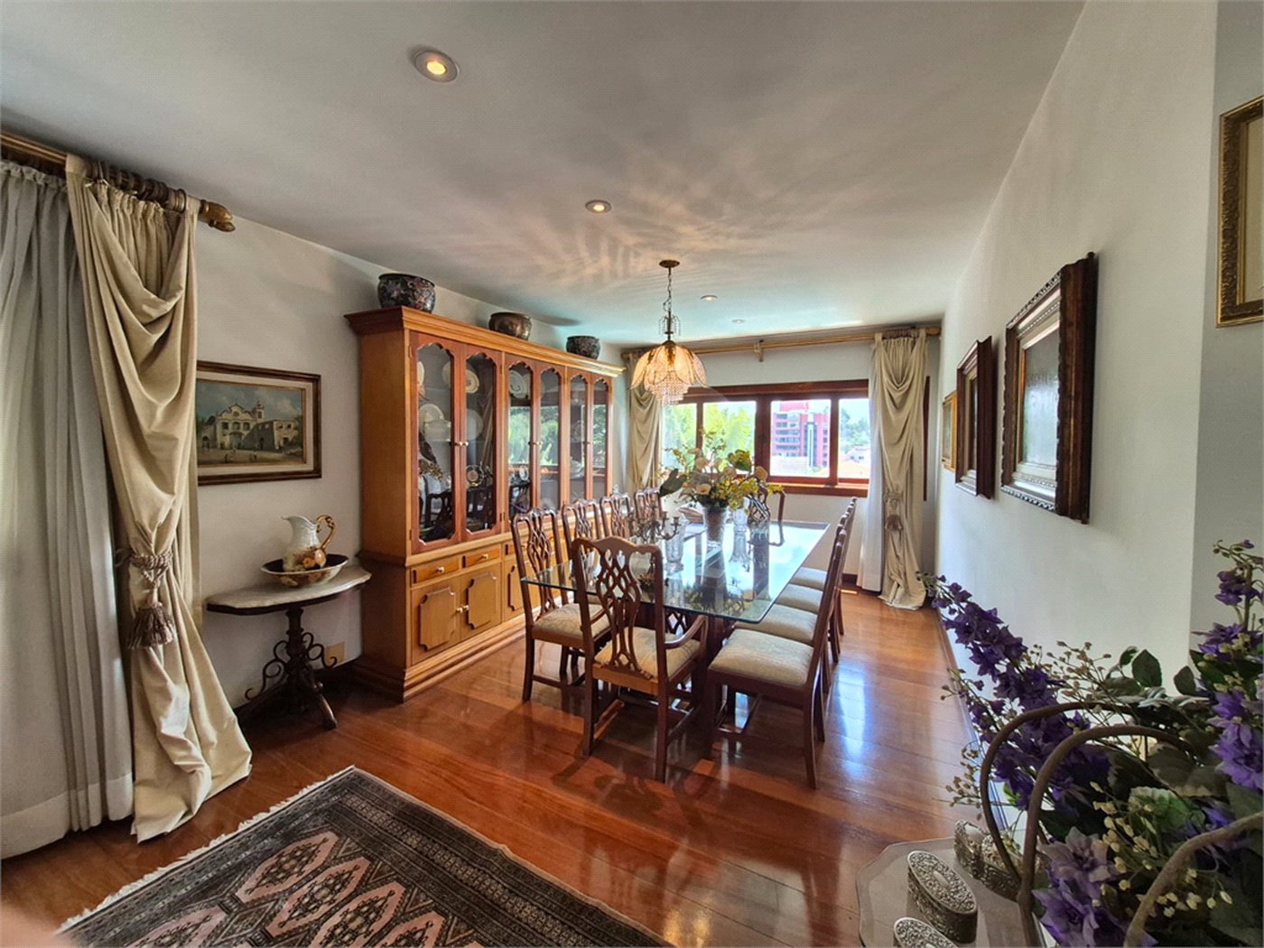 Casa de Vila à venda ou para alugar com 4 quartos, sendo 2 suítes,  em Jardim Leonor, São Paulo, SP