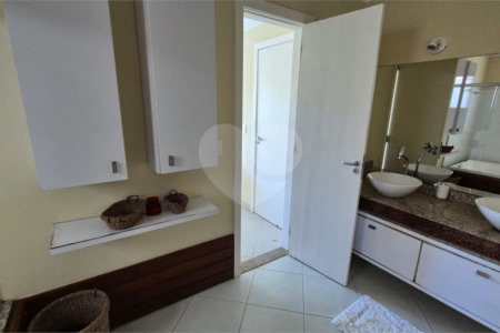 Casa à venda com 6 quartos, sendo 4 suítes, em Ferradura, Armação dos Búzios, RJ