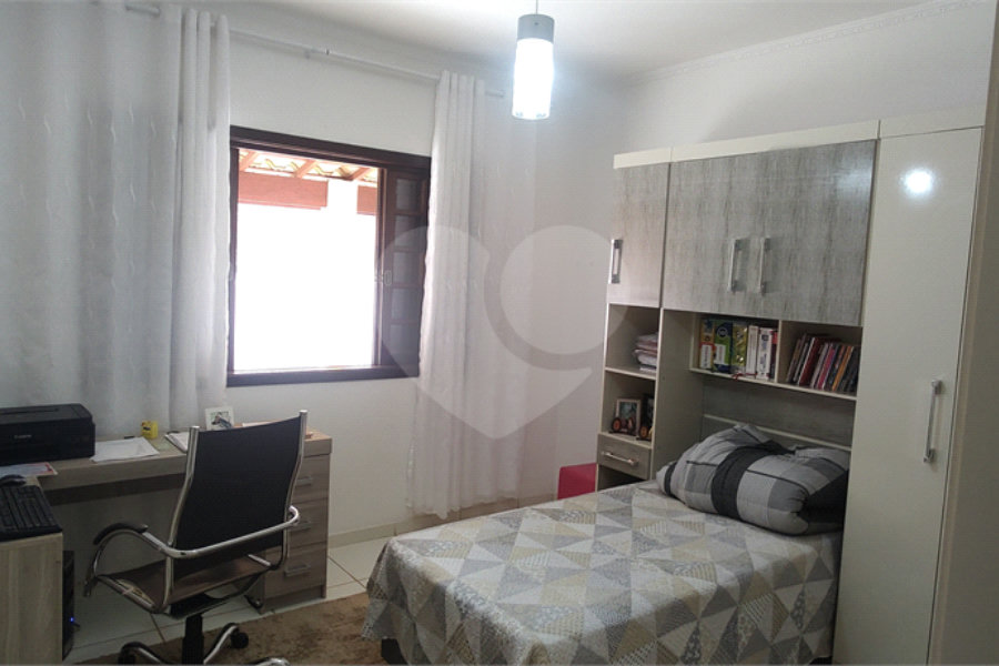 Casa à venda com 4 suítes no Centro, Extrema, MG
