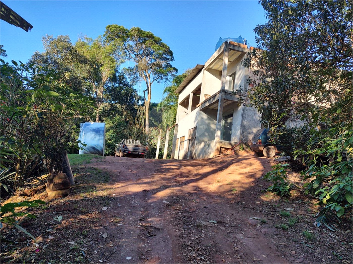 Sobrado à venda com 5 quartos, sendo 4 suítes, em Serra da Cantareira, Mairiporã, SP