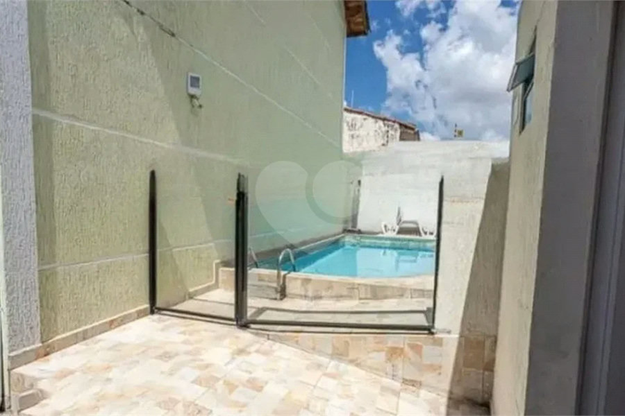 Casa à venda com 3 quartos, sendo 2 suítes, no condomínio Residencial Erika, São Paulo - SP