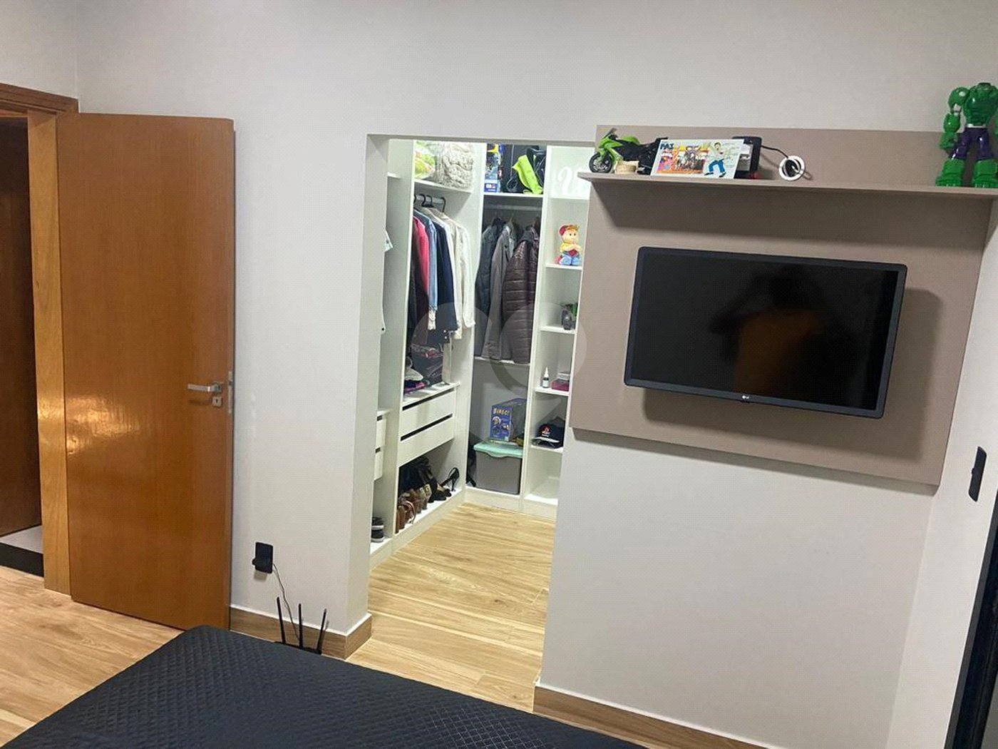 Casa à venda com 3 quartos, sendo 1 suíte, no condomínio Horto Florestal Villagio, Sorocaba - SP