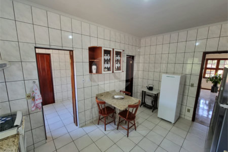 Casa à venda com 4 quartos, sendo 2 suítes, em Bosque, Vinhedo, SP
