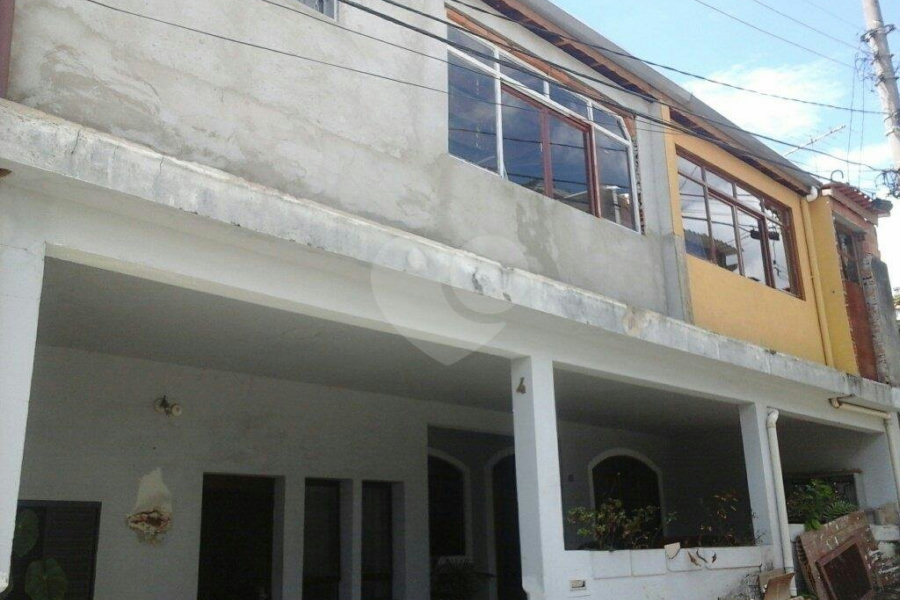 Casa de Vila à venda com 4 quartos, sendo 1 suíte, no condomínio Travessa Isadora,4, São Paulo - SP