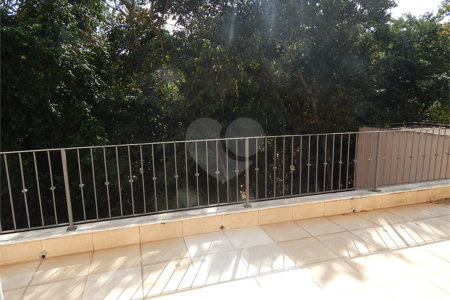 Casa à venda com 3 suítes no condomínio Recanto dos Paturis, Vinhedo - SP