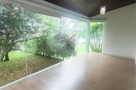 Casa à venda com 4 quartos, sendo 1 suíte, em Ivoturucaia, Jundiaí, SP
