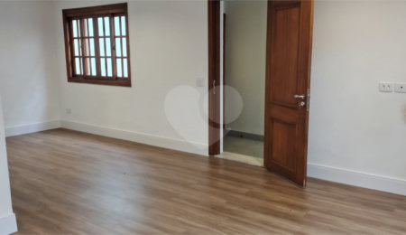 Casa de Vila à venda com 3 quartos, sendo 2 suítes,  em Santo Amaro, São Paulo, SP