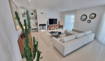 Casa com 4 quartos à venda em Albufeira, Algarve, Portugal – Vista para o mar e piscina