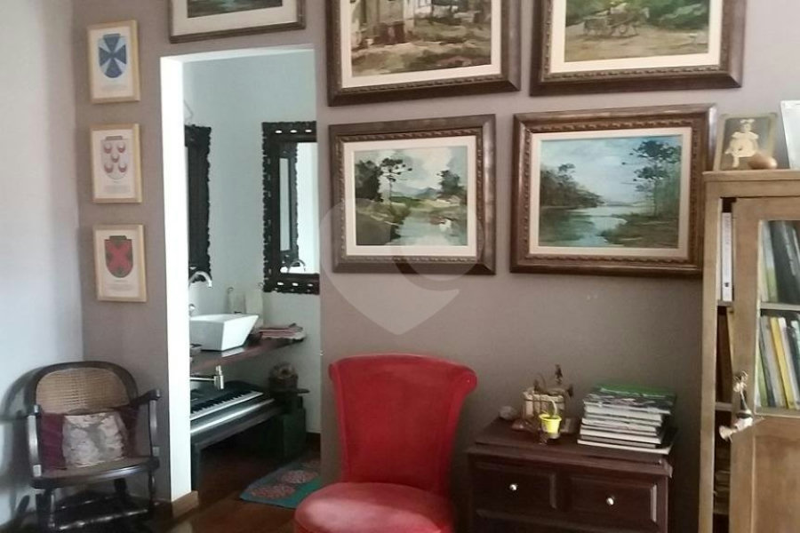 Casa à venda com 6 quartos, sendo 3 suítes, em Jardim São Bento, São Paulo, SP