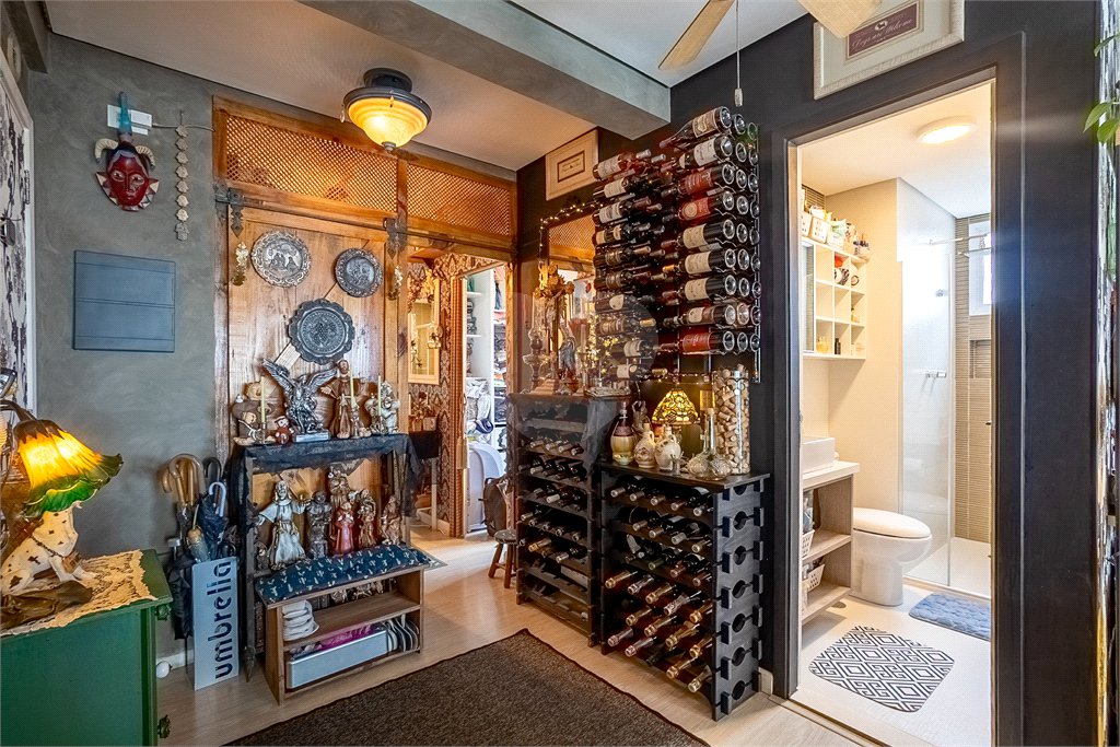 Apartamento à venda com 2 quartos, sendo 1 suíte,  em Vila Olímpia, São Paulo, SP