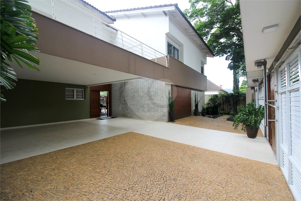 Sobrado à venda com 4 suítes em Tremembé, São Paulo, SP