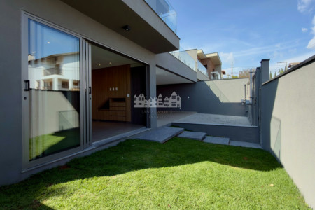 Casa à venda no bairro Loanda em Atibaia com 3 suítes e terraço solarium