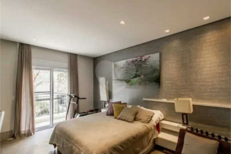 Apartamento de 306m² na melhor região de Moema, 3 suítes, 5 vagas, varanda gourmet, depósito, fora de rota
