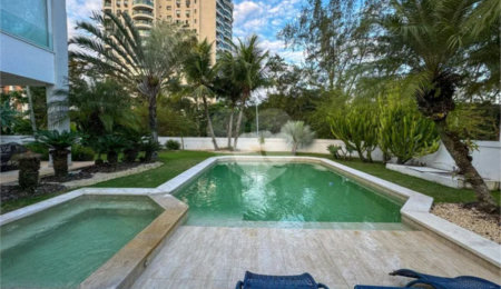 Casa à venda com 5 suítes no condomínio Malibu, Rio de Janeiro - RJ