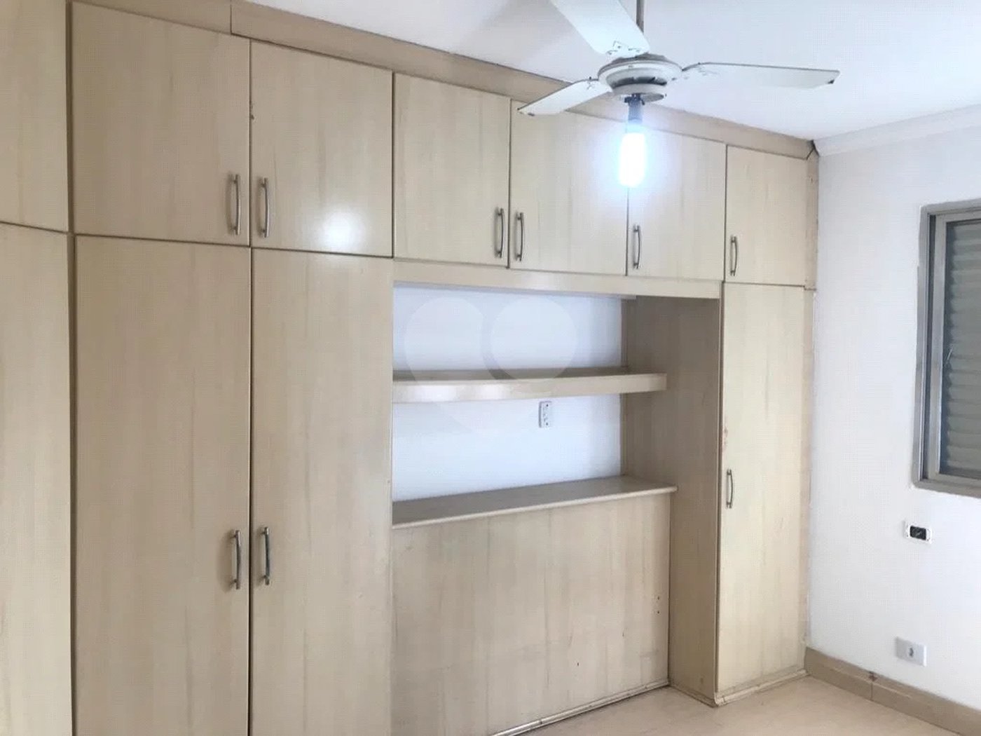 Espaço e Segurança no Bom Retiro: Apartamento de 100 m² com Infraestrutura Completa