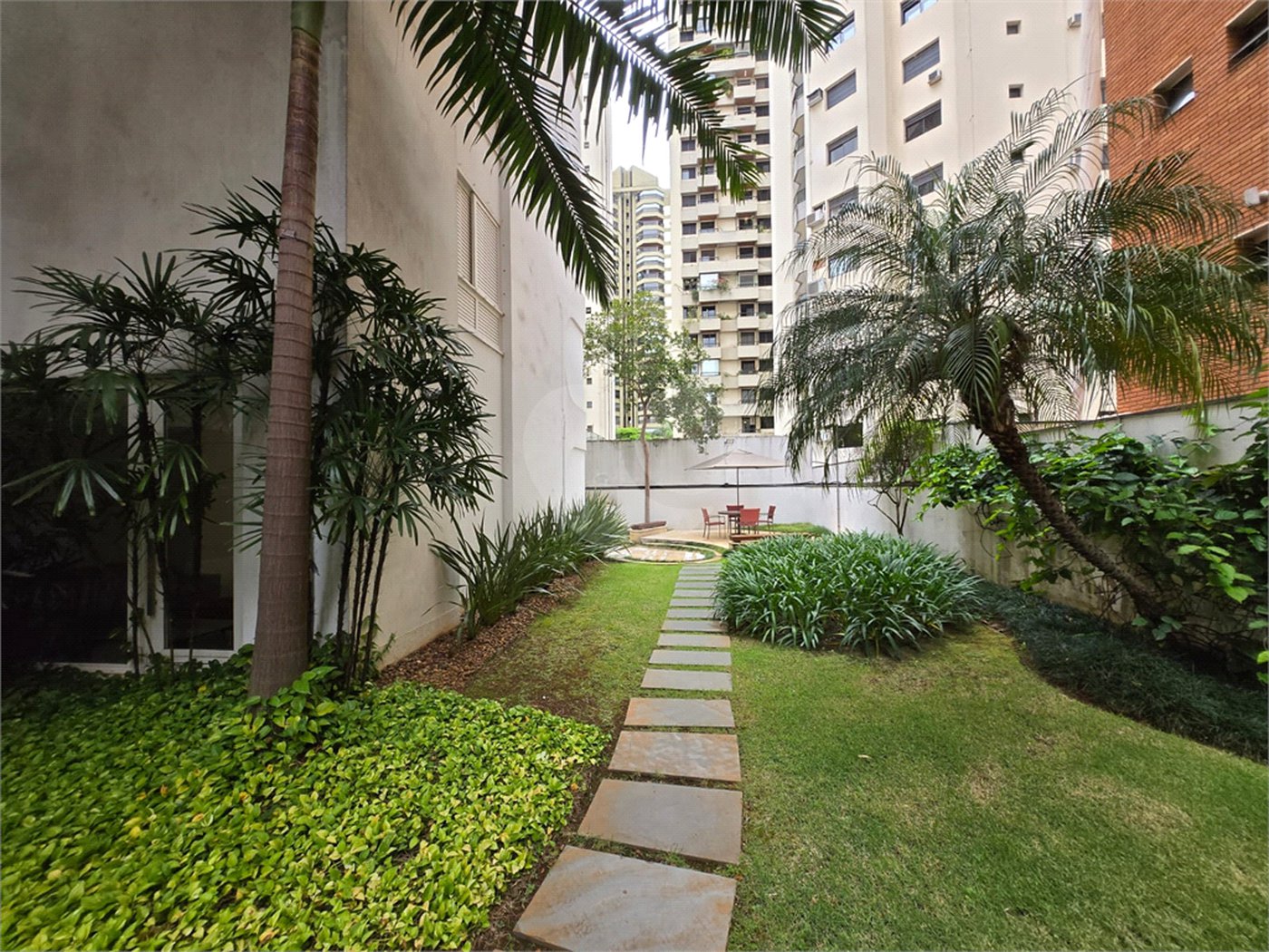 Apartamento à venda com 3 quartos, sendo 1 suíte, em Indianópolis, São Paulo, SP