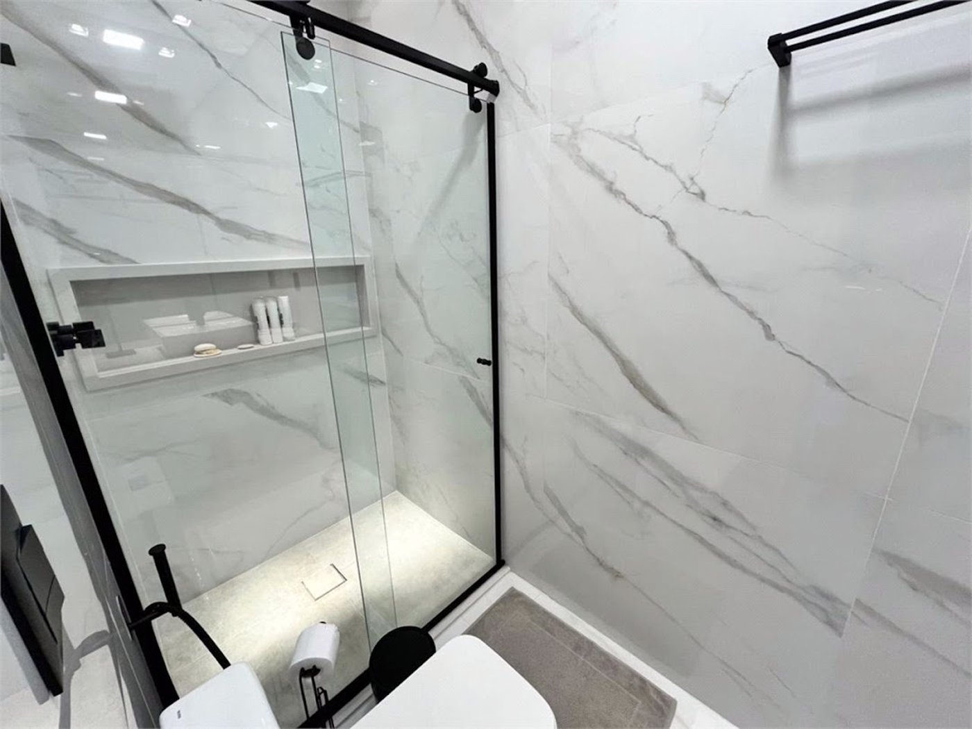 Apartamento com 1 quarto com hidromassagem e vista para o mar à venda em Aparecida - SP