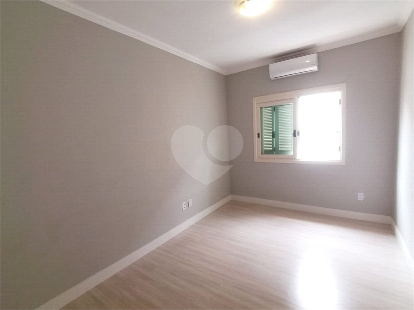 Casa para alugar com 3 quartos, sendo 1 suíte, no condomínio Recanto dos Paturis, Vinhedo - SP