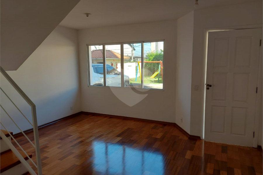 Casa à venda com 3 quartos, sendo 1 suíte, no condomínio Vila das Macieiras, São Paulo - SP