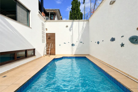 Casa à venda com 3 quartos, sendo 1 suíte, no condomínio Vila das Emboabas, São Paulo - SP