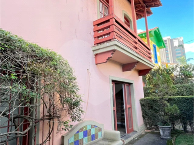 Sobrado à venda com 6 quartos, sendo 1 suíte,  em Vila Mariana, São Paulo, SP