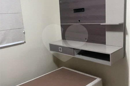 APARTAMENTO NO TÉRREO com Quintal.