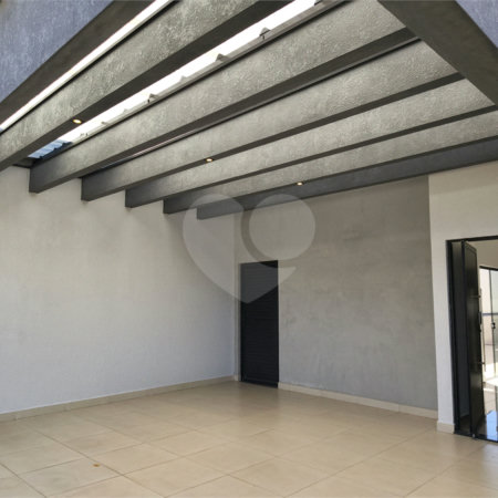 Casa à venda ou para alugar com 3 quartos, sendo 1 suíte, no condomínio Condomíno Helena Maria, Sorocaba - SP