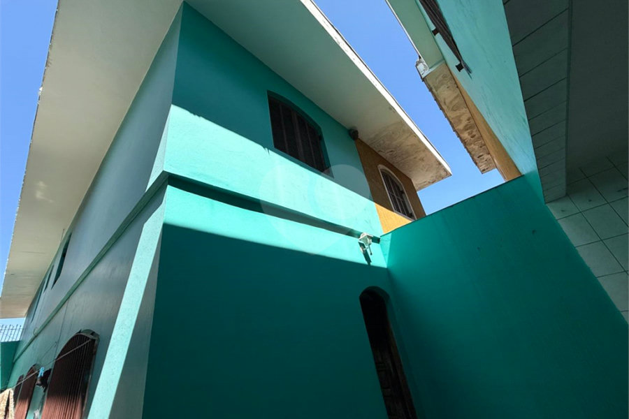 Sobrado à venda com 4 quartos, sendo 2 suítes, em Parque Edu Chaves, São Paulo, SP