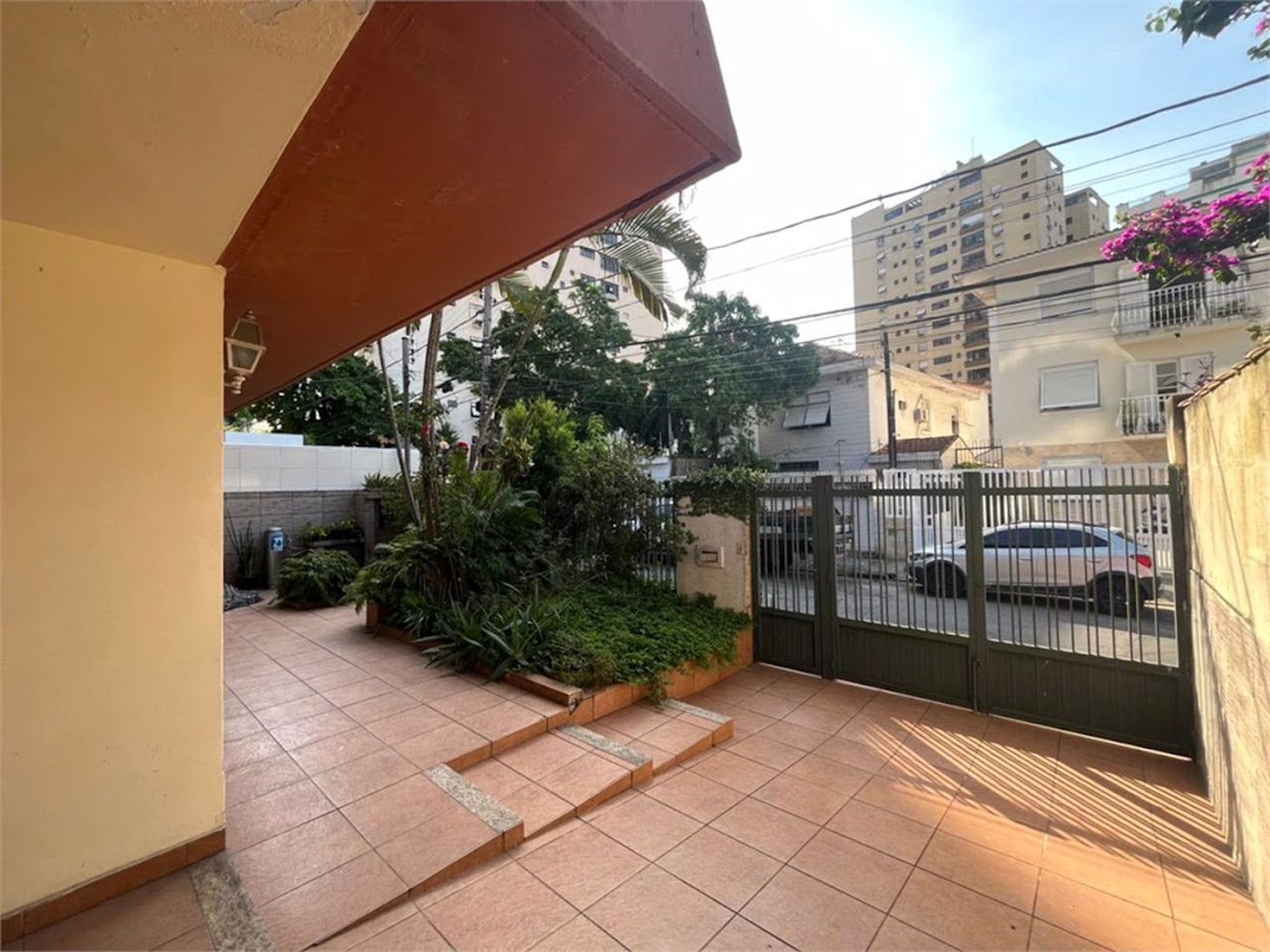 Casa com 5 dormitórios para alugar, 250 m² por R$ 10.630,00 - Ponta da Praia - Santos/SP