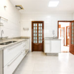 Casa à venda ou para alugar com 4 suítes no condomínio Vila das Emboabas, São Paulo - SP