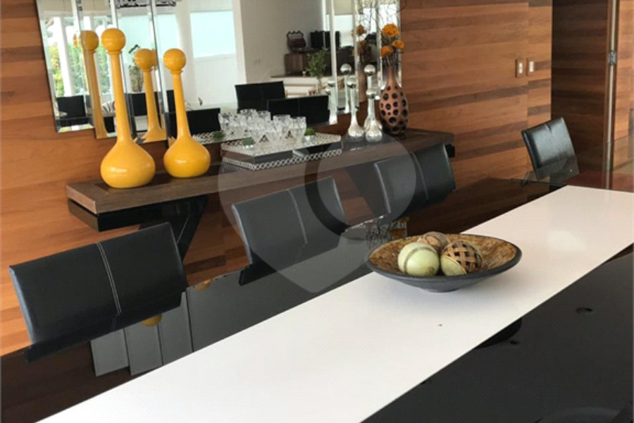 Casa à venda com 4 quartos, sendo 8 suítes, no condomínio Residencial Jd. Ibiratiba, São Paulo - SP