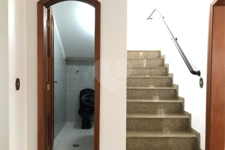 Sobrado à venda com 4 quartos, sendo 3 suítes, em Alto da Boa Vista, São Paulo, SP