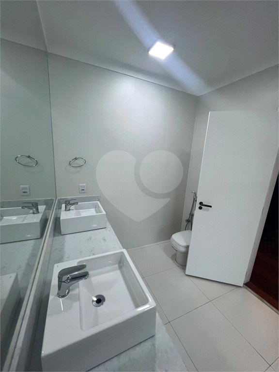 Casa à venda ou para alugar com 4 quartos, sendo 2 suítes, no condomínio Lago Azul, Araçoiaba da Serra - SP