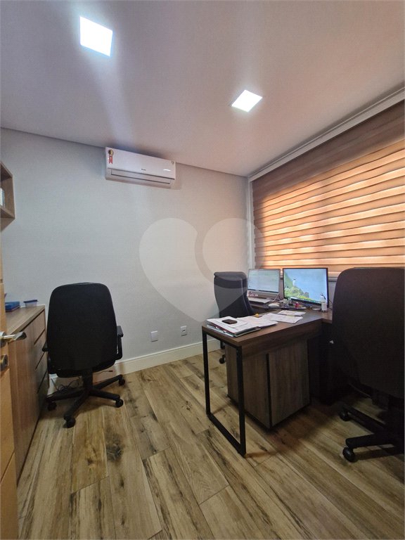 Casa à venda com 5 quartos, sendo 3 suítes, no condomínio Residencial Terras de Vinhedo, Vinhedo - SP