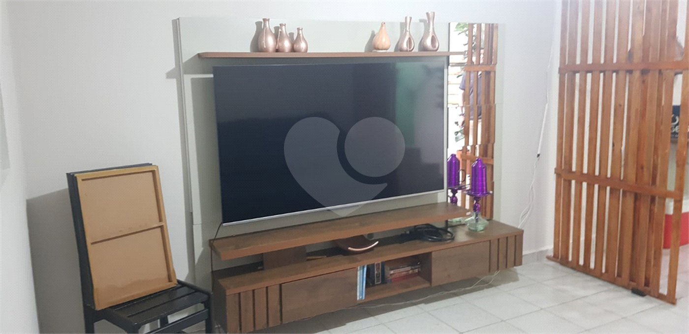 Sobrado à venda com 3 quartos, sendo 1 suíte, em Vila Vitório Mazzei, São Paulo, SP