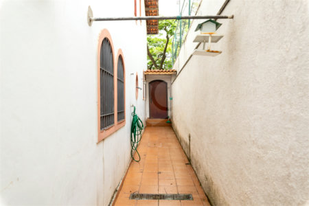 Casa à venda com 4 quartos, sendo 2 suítes, em Campo Belo, São Paulo, SP