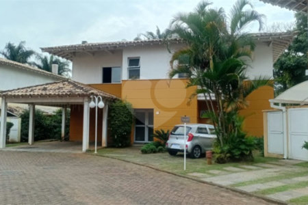 Casa à venda com 4 quartos, sendo 2 suítes, no condomínio Canamari, São Paulo - SP