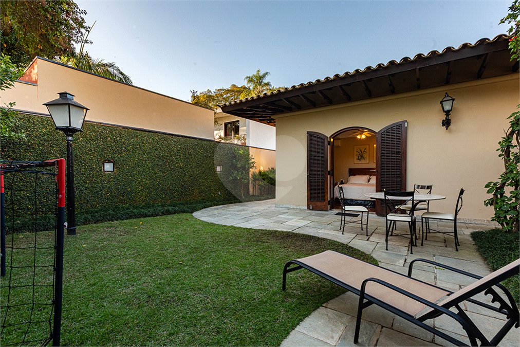 Casa Térrea à venda com 3 quartos, sendo 1 suíte, em Alto de Pinheiros, São Paulo, SP