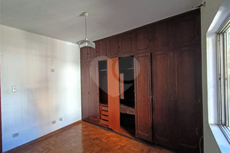 Sobrado à venda com 3 quartos em Chora Menino, São Paulo, SP