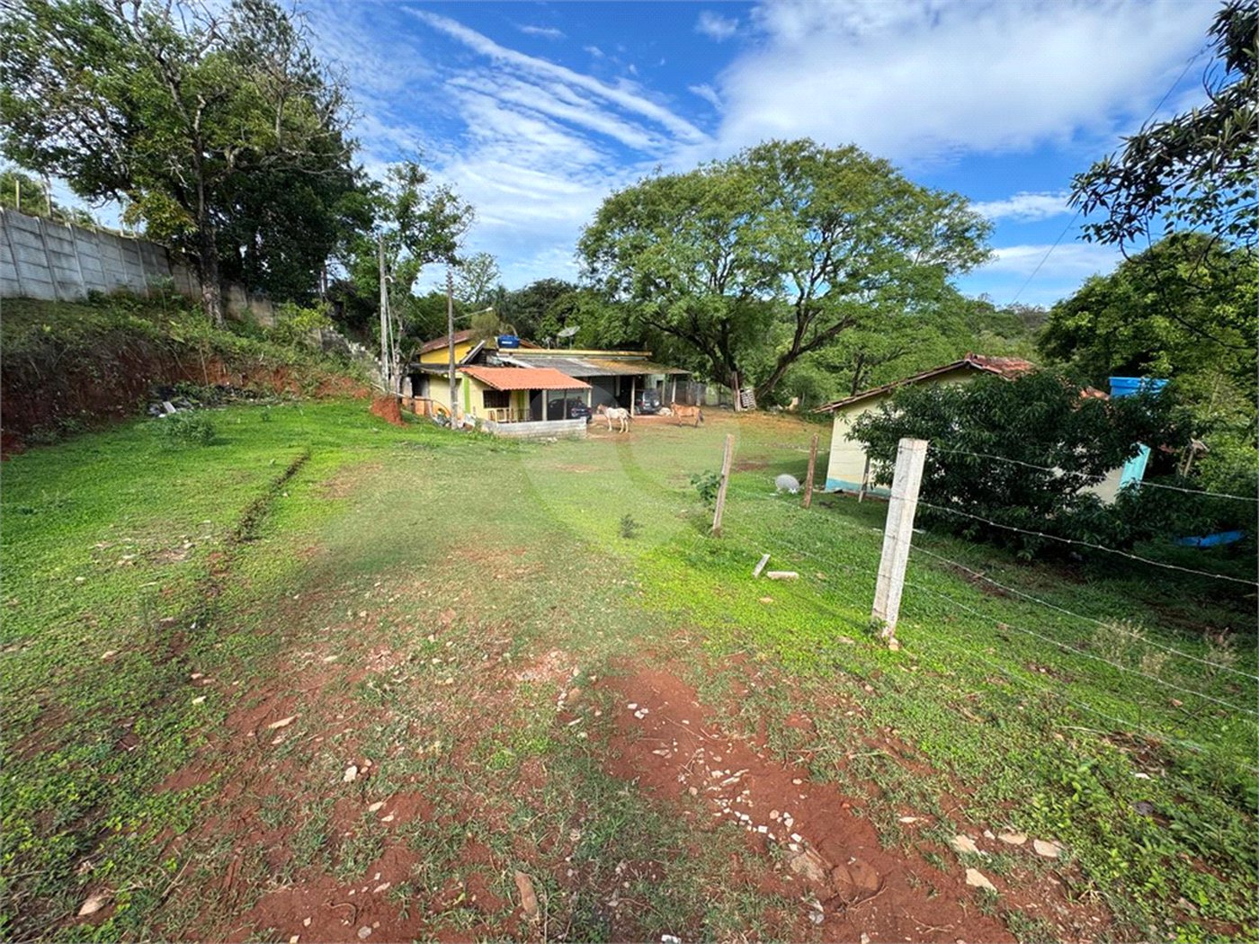 Sítio à venda com 3 quartos, sendo 2 suítes,  em Cachoeira, Atibaia, SP