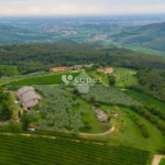 Casa multifamiliar à venda em Verona, Itália – 3 unidades e 12.000 m²