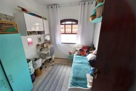 Sobrado à venda com 4 quartos, sendo 1 suíte, em Santo Antônio, Osasco, SP