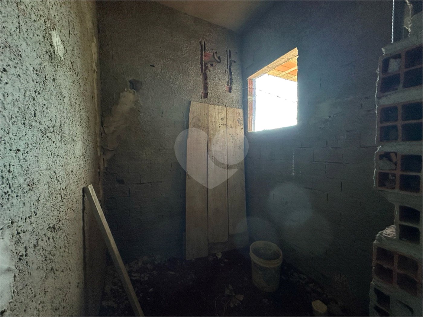 Casa à venda com 3 quartos, sendo 1 suíte, no condomínio Lago dos Ipês, Itapetininga - SP