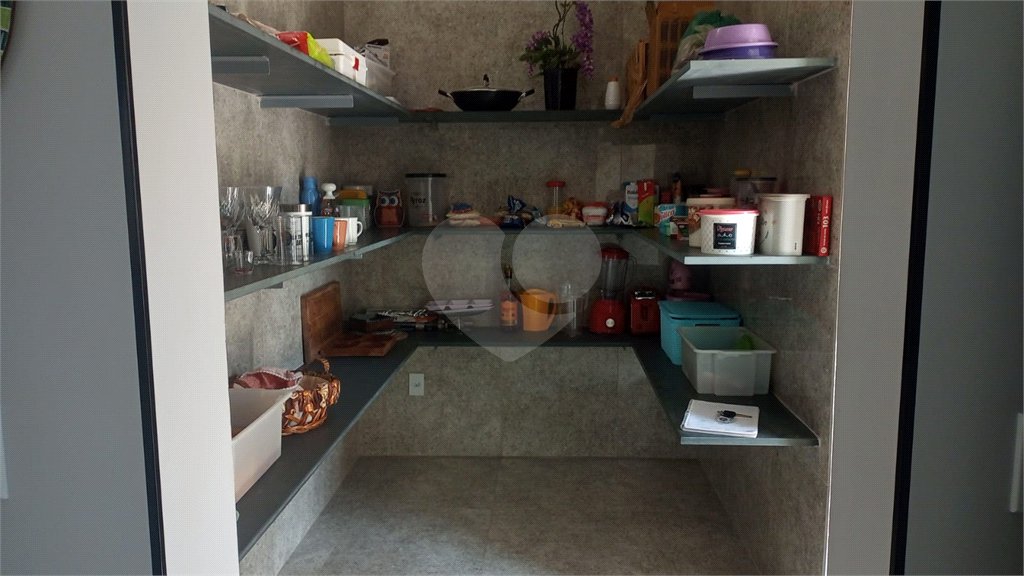 Casa à venda com 3 quartos, sendo 1 suíte, no condomínio Village da Serra, Araçoiaba da Serra - SP
