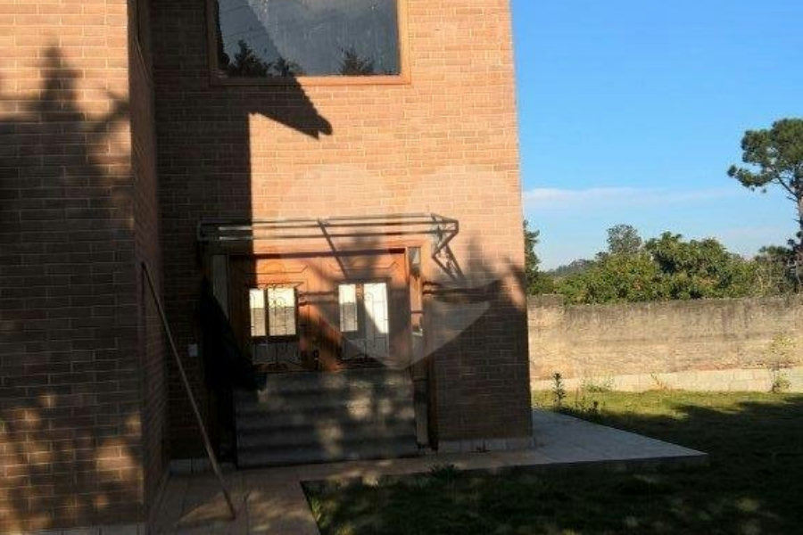 Casa à venda ou para alugar com 3 suítes no condomínio Vilarejo Estoril, Mairiporã - SP