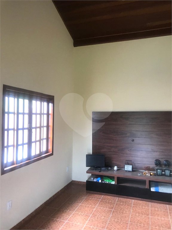 Casa à venda com 3 quartos, sendo 1 suíte,  no condomínio Marf II, Bom Jesus dos Perdões - SP