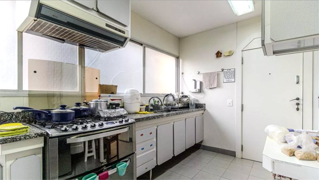 Apartamento à venda com 3 quartos, sendo 1 suíte,  em Higienópolis, São Paulo, SP