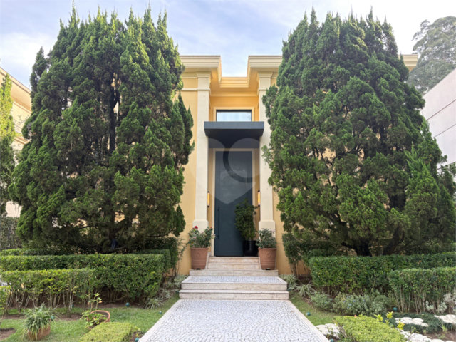 Casa à venda com 5 quartos, sendo 4 suítes,  no condomínio Pignatari, São Paulo - SP